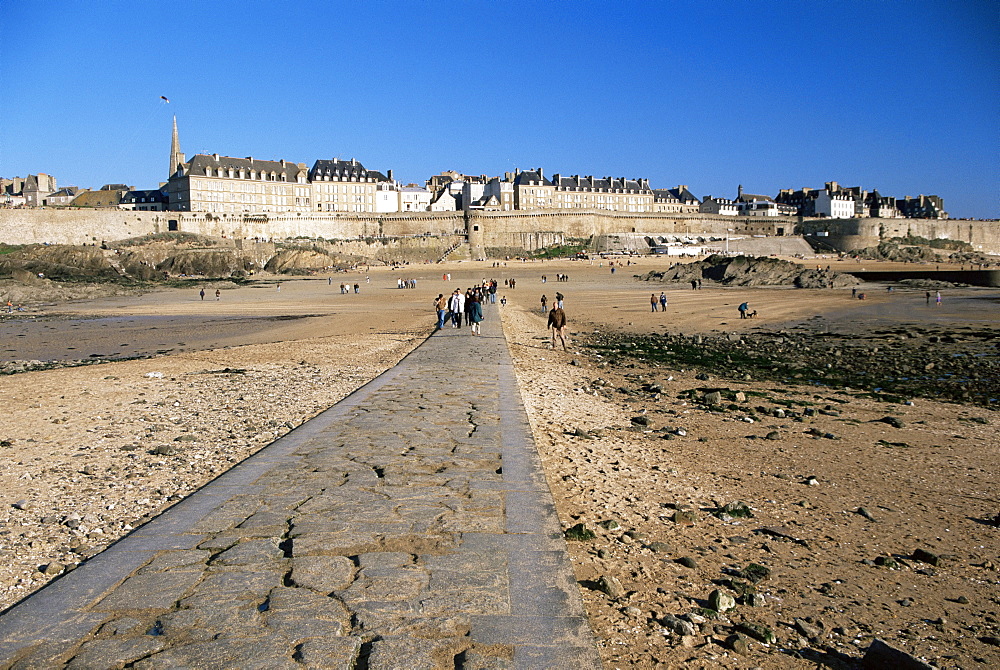 Intra-Muros, old walled town, St. Malo, Ille-et-Vilaine, Brittany, France, Europe