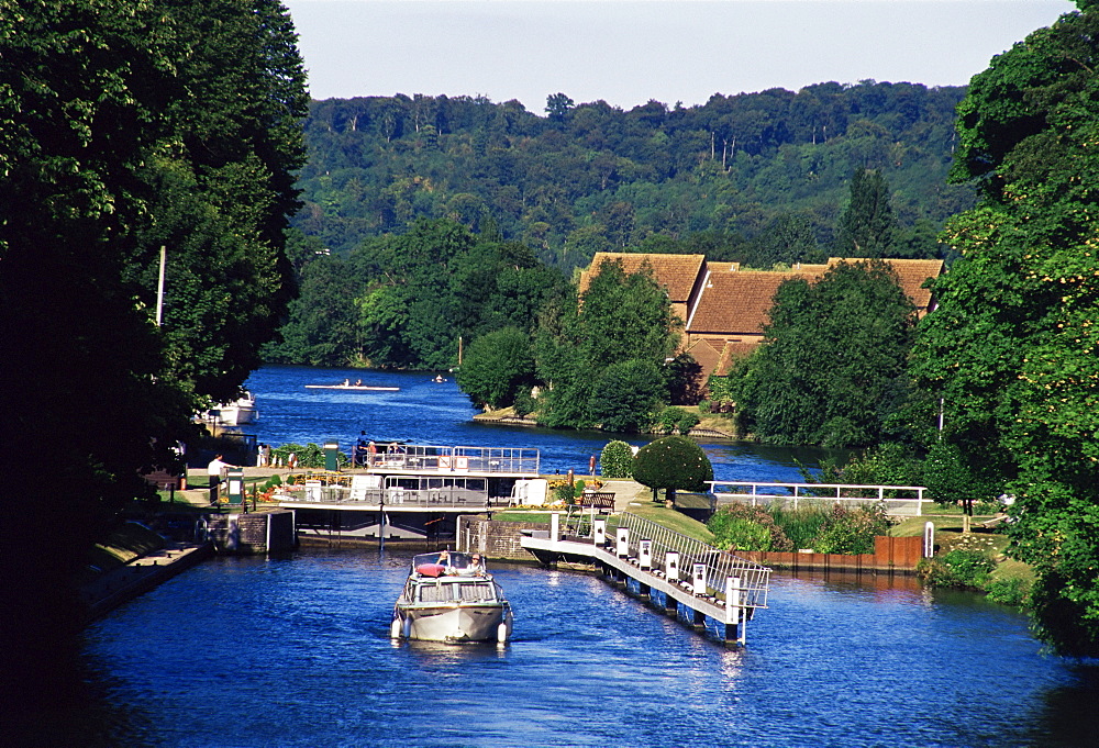 Temple Lock on the River Thames, near Bisham, Berkshire, England, United Kingdom, Europe