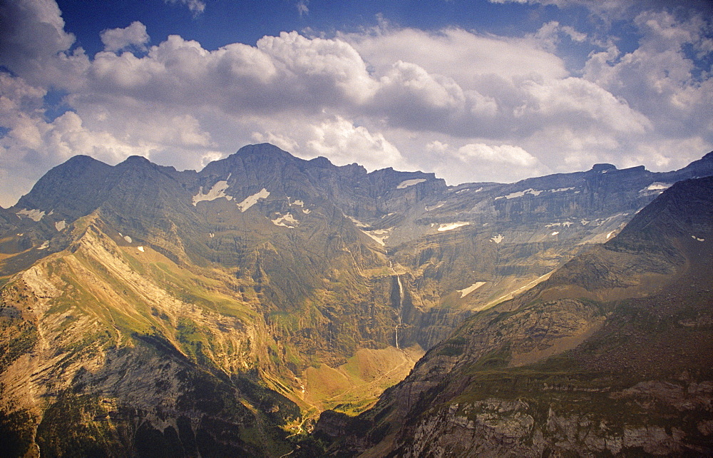 Cirque de Gavarnie from Pic de Tantes, Pyrenees mountains, Haute-Pyrenees, Midi-Pyrenees, France, Europe