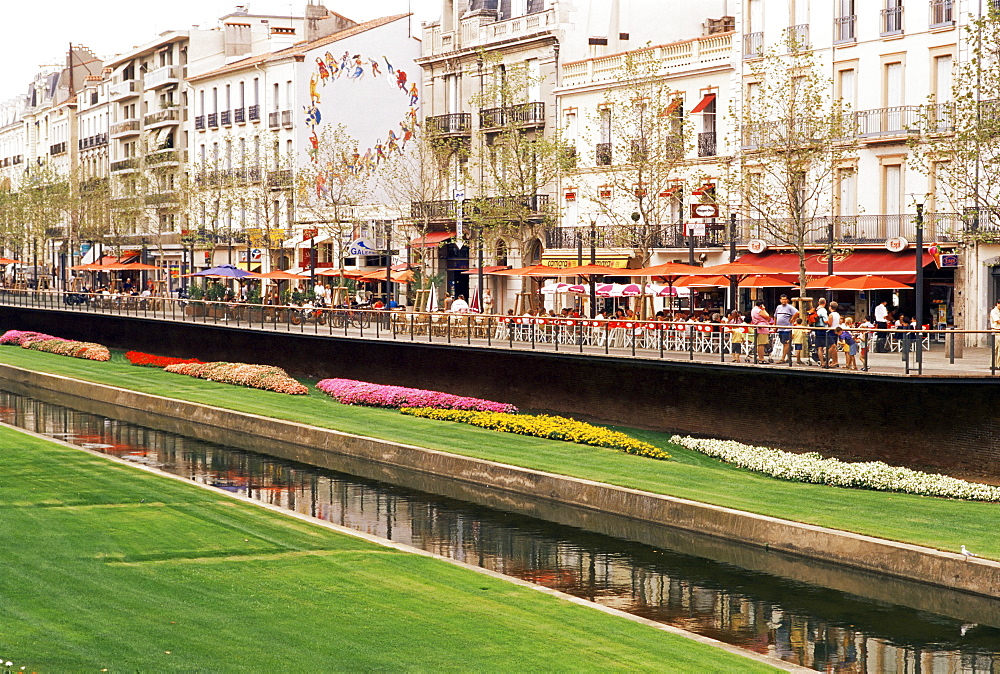 River Basse, Perpignan, Pyrenees-Orientale, Languedoc-Roussillon, France, Europe