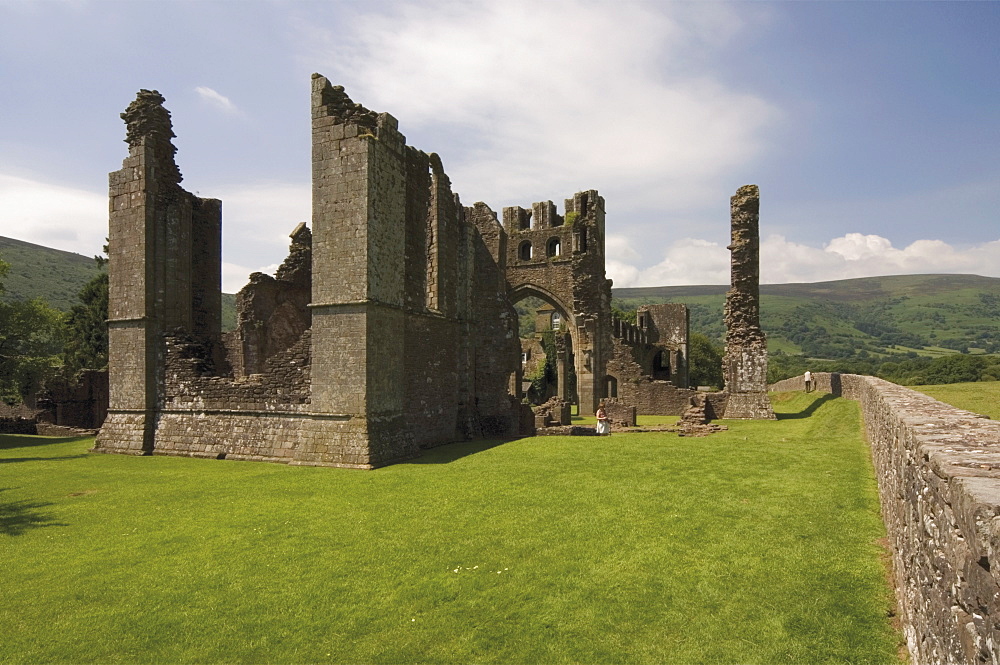 Ruined chapel of Llanthony Priory, Vale of Ewyas, Black Mountains, Powys, mid-Wales, Wales, United Kingdom, Europe