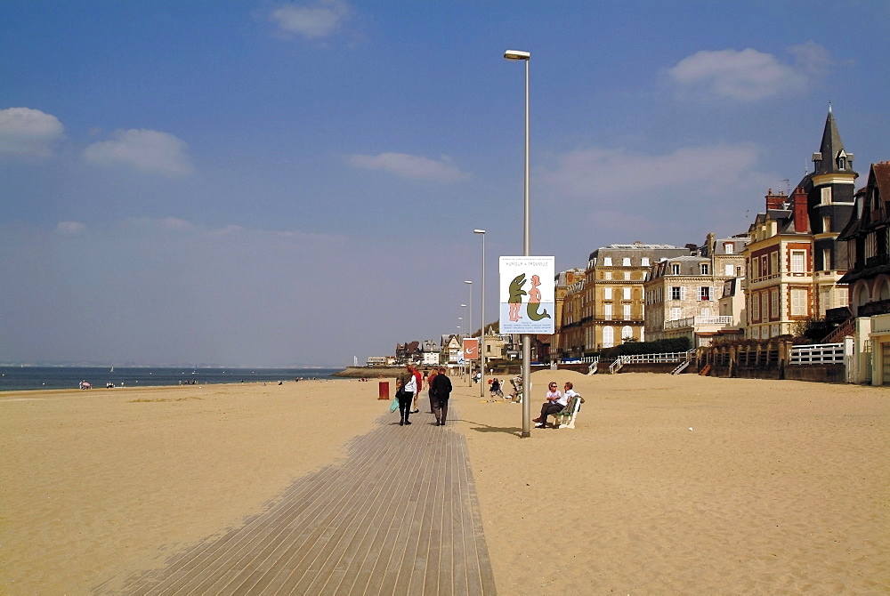 The Planche, broadwalk and beach, corniche, Trouville, Calvados, Cote Fleurie, Normandy, France, Europe