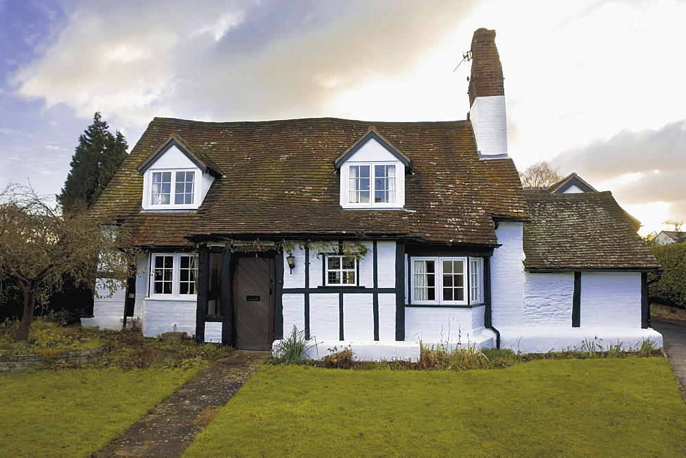 Half timbered cottage in village of Welford on Avon, Warwickshire, England, United Kingdom, Europe