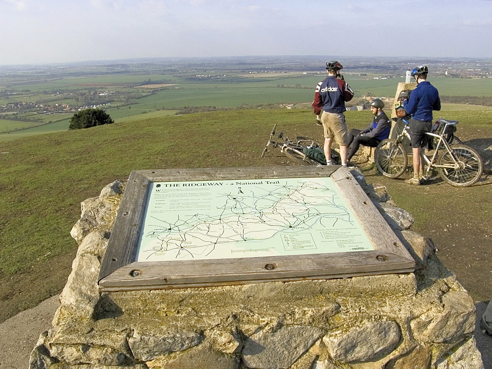 Mountain bikers, summit of the Ridgeway Path, Ivinghoe Beacon, The Chilterns, Buckinghamshire, England, United Kingdom, Europe