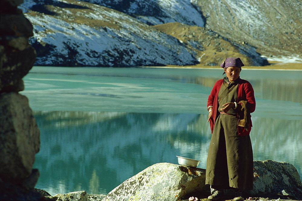 Female porter at Gokyo Lake, at 4750m, frozen in early morning, Khumbu Himal, Nepal, Asia