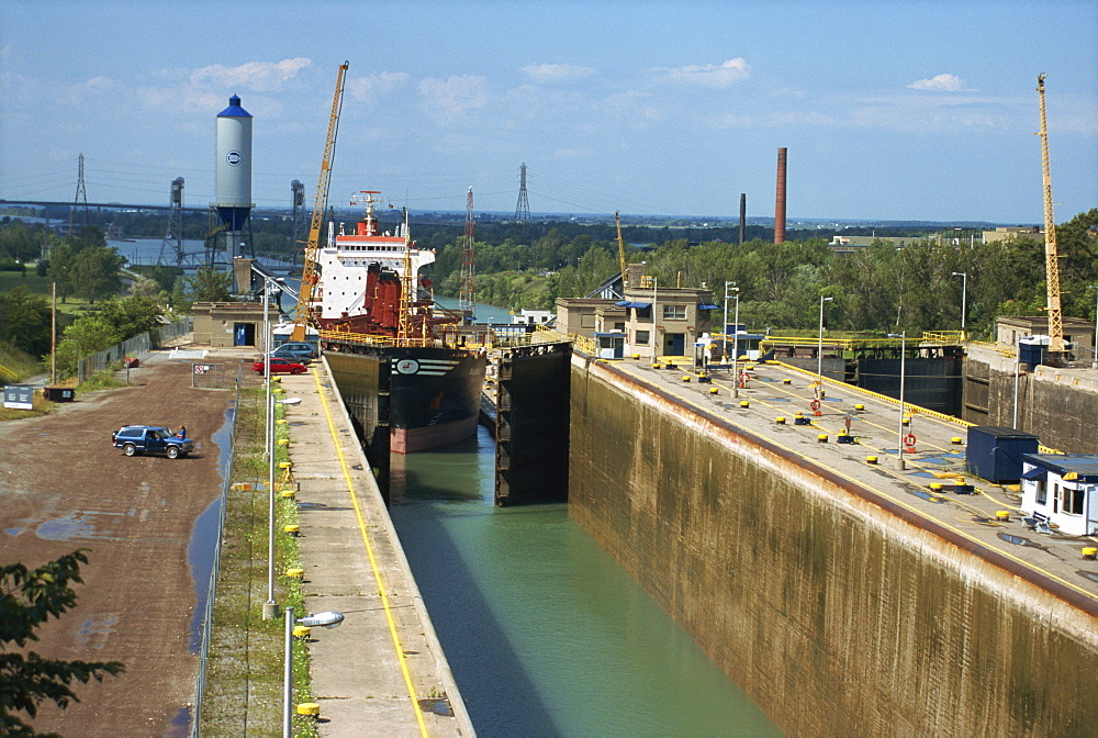 Welland Ship Canal, lower lock between Lakes Ontario and Erie, Ontario, Canada, North America