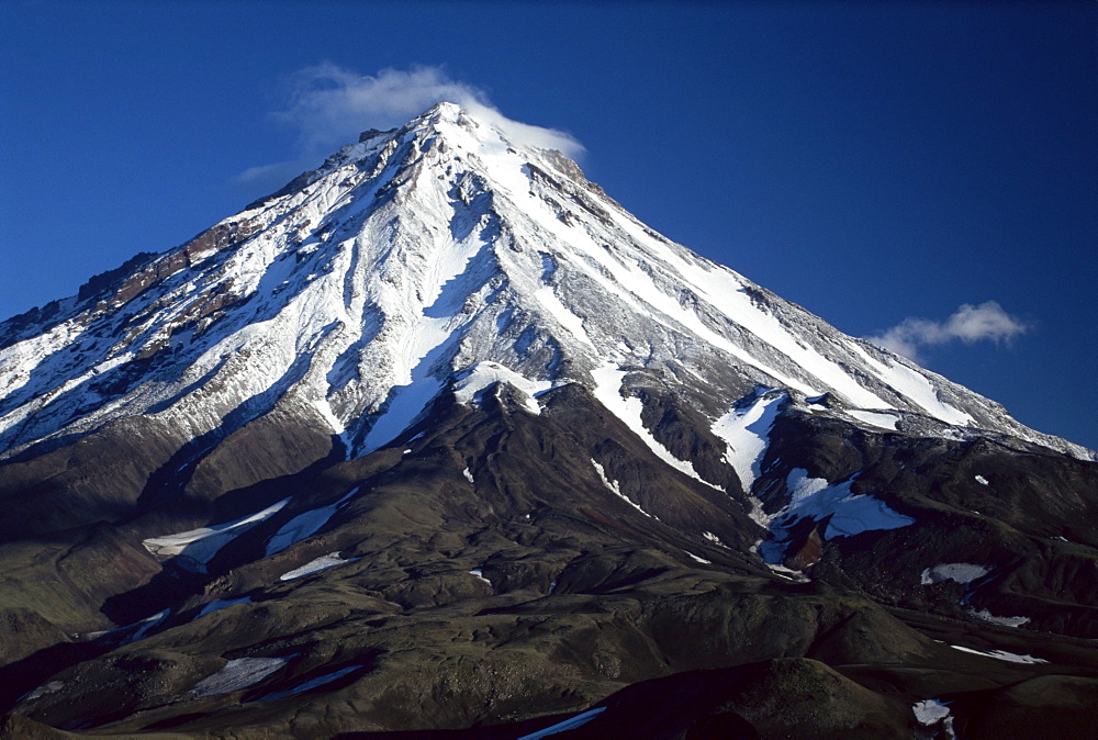 Koryaksky volcano, 3456m high, conical andesite volcano, Kamchatka, UNESCO World Heritage Site, Eastern Siberia, Russia, Eurasia