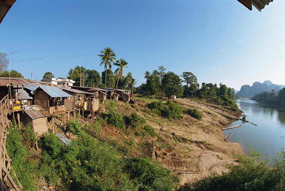 Stilt houses along the bank of the Xe Beng Fai River, Mahaxai, Khammouan province, Laos, Indochina, Southeast Asia, Asia