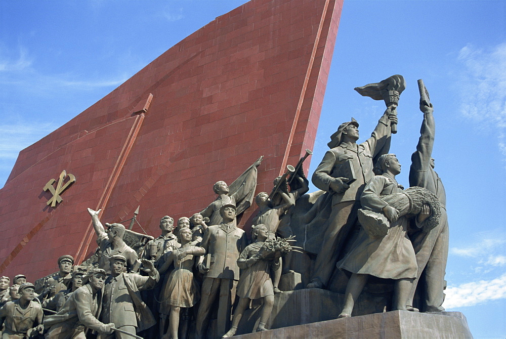 Statues of workers on Mansudae Hill Grand Monument, Pyongyang, North Korea, Asia