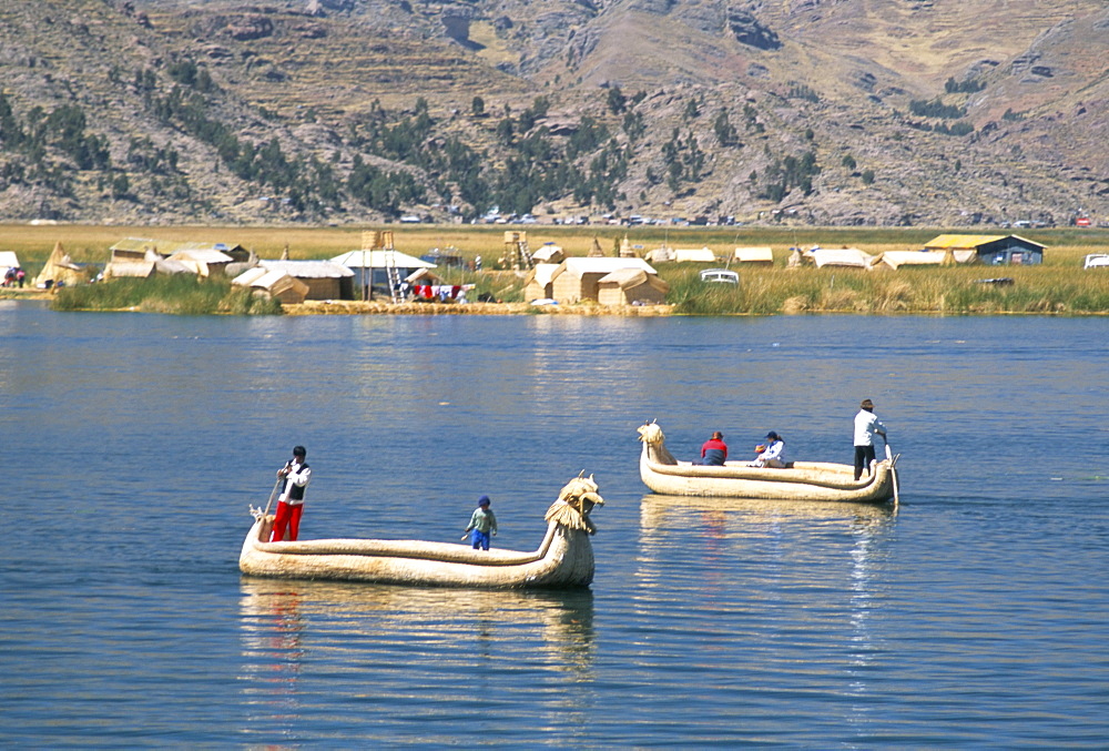 Traditional Uros (Urus) reed boats, Islas Flotantas, reed islands, Lake Titicaca, Peru, South America