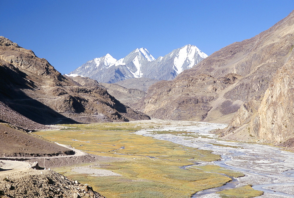 Descent from Kunzum Pass, 4550m, Spiti Valley headwaters, Himachal Pradesh, India, Asia