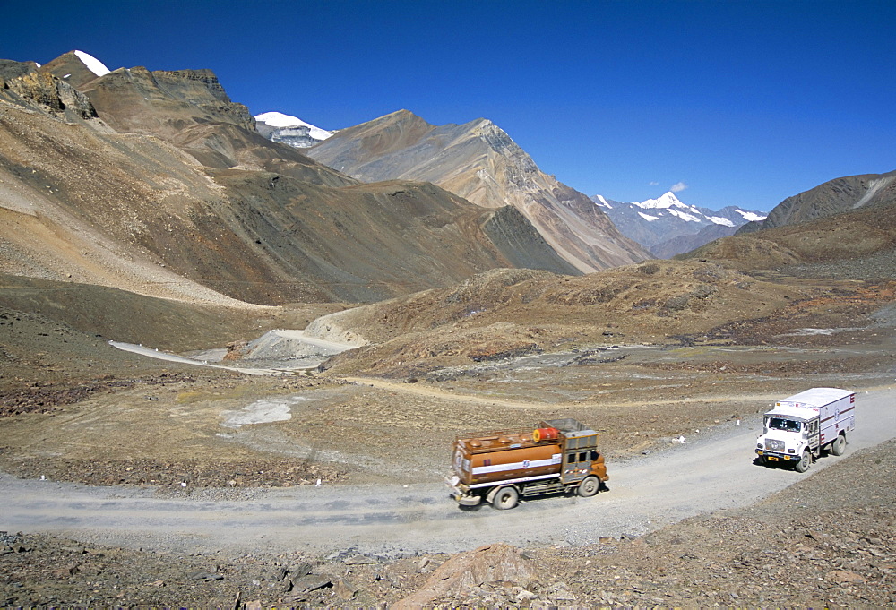 Trucks on Baralacha Pass, 4892m, road only open three months of year, Leh-Manali highway, Ladakh, India, Asia