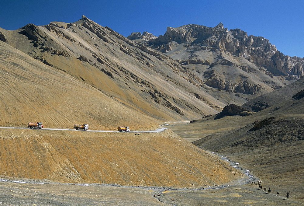 Trucks on the Lachalang Pass, 5065m, Zanskar people on horse trail, Leh-Manali hgihway, Ladakh, India, Asia