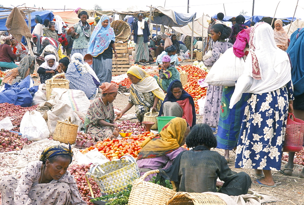 Weekly market in Bati, the largest outside Addis Ababa, Northern Highlands, Ethiopia, Africa