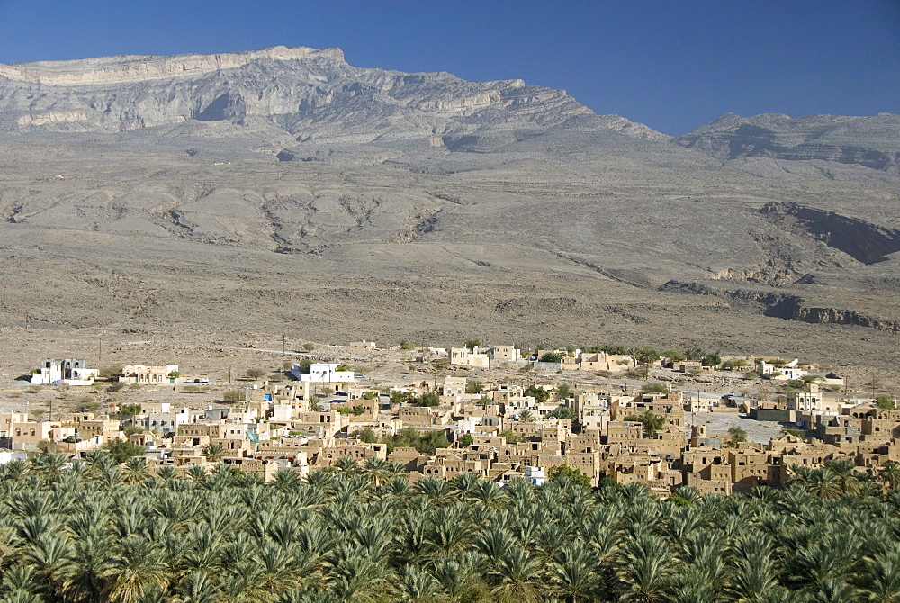 Small town beside its irrigated palmery, Al Hamra, at foot of mountain of Jabal Akhdar, northern Oman, Middle East