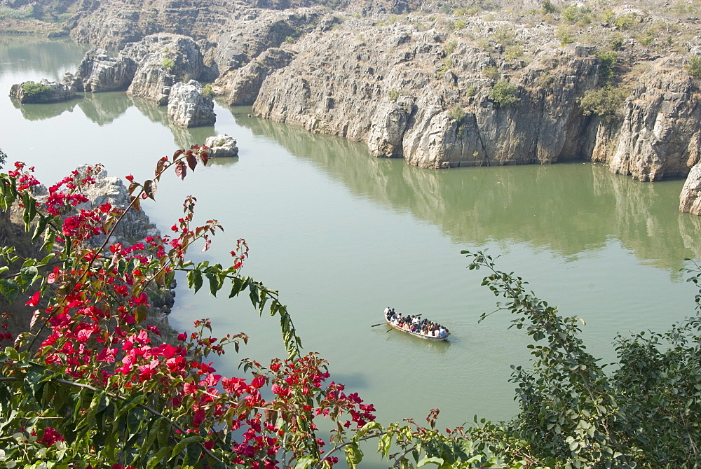 Tourist boat going into the Marble Rocks Gorge, on the Narmada River, Bhedaghat, Jabalpur, Madhya Pradesh state, India, Asia