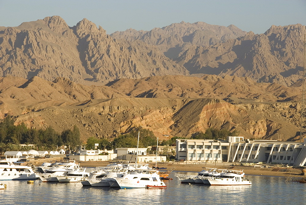 Port and marina in front of barren mountains, Sharm el Sheik, Sinai Peninsula, Gulf of Aqaba, Red Sea, Egypt, North Africa, Africa