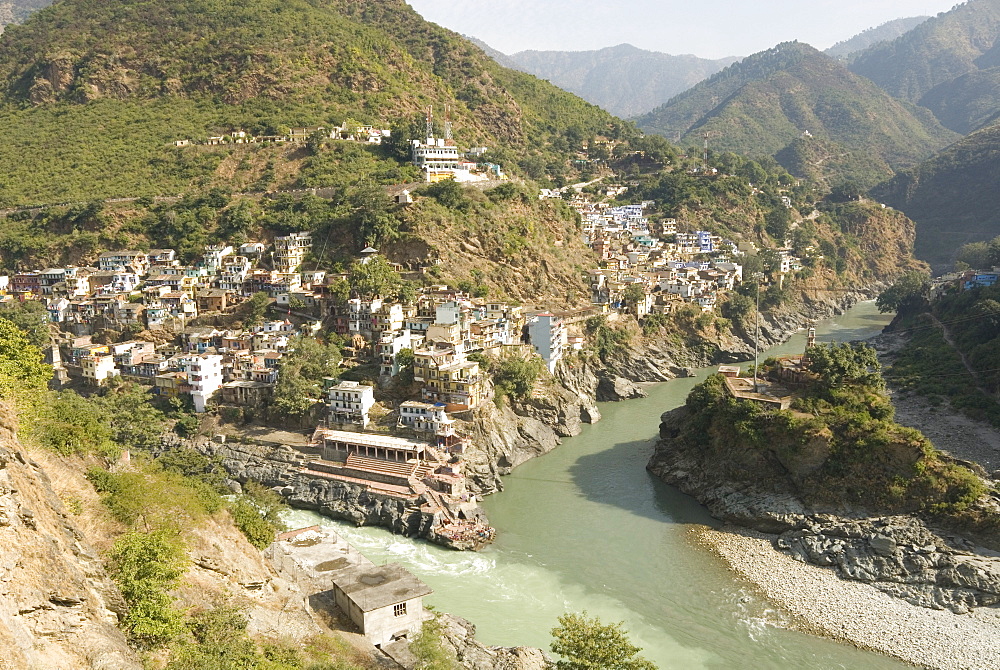 Devaprayag (Deoprayag), holy site where Bhagirathi and Alaknanda Rivers converge to form the River Ganges, Garwhal Himalaya, Uttarakhand, India, Asia