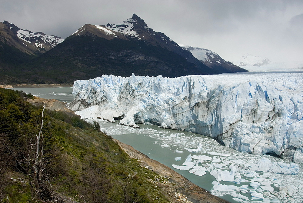 Glaciar Perito Moreno (Perito Moreno Glacier), Lago Argentino, Los Glaciares National Park, UNESCO World Heritage Site, Patagonia, Argentina, South America