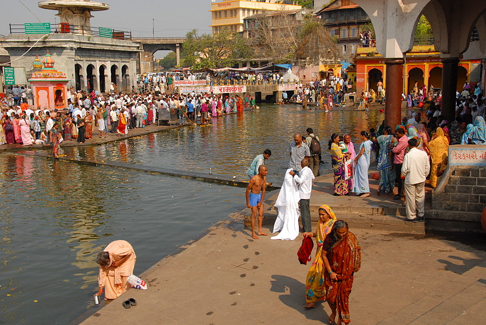 Worshippers at the Ramkund tank on the ghats along the holy River Godavari, Nasik (Nashik), Maharashtra, India, Asia