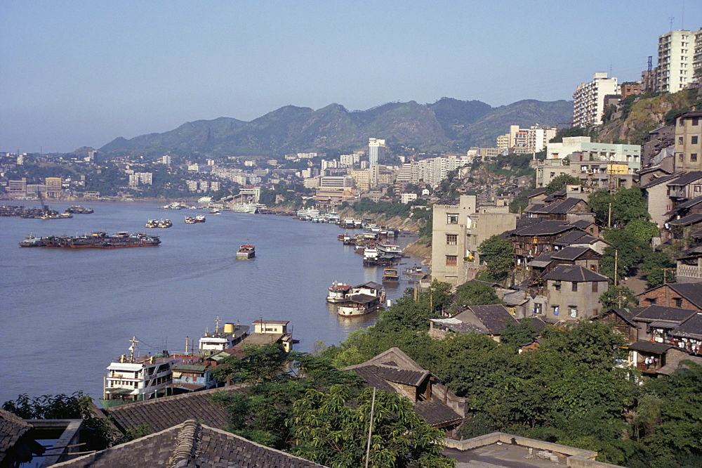 Town built on steep sandstone slopes above confluence of Yangtse and Jialing Rivers, Chongqing, China, Asia