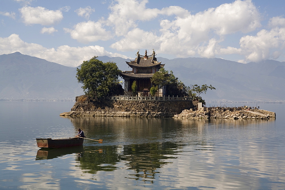 Lesser Putuo Island, Erhai Lake, Dali, Yunnan, China, Asia