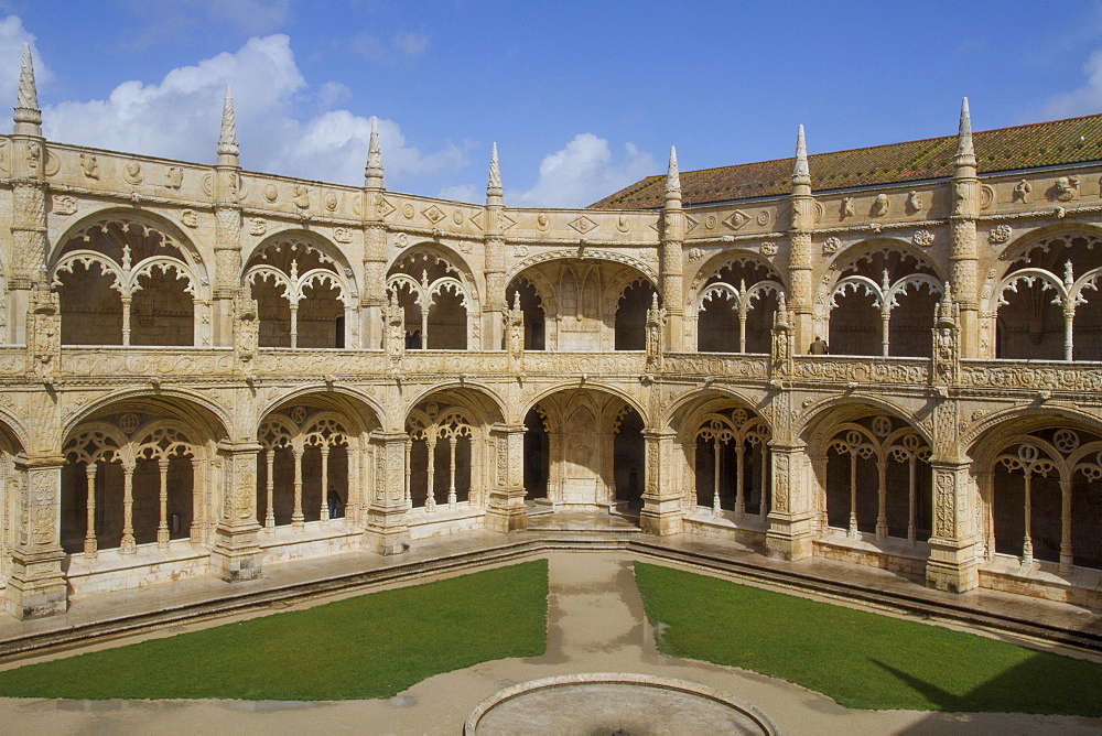 Cloisters, Jeronimos Monastery, UNESCO World Heritage Site, Lisbon, Portugal, Europe