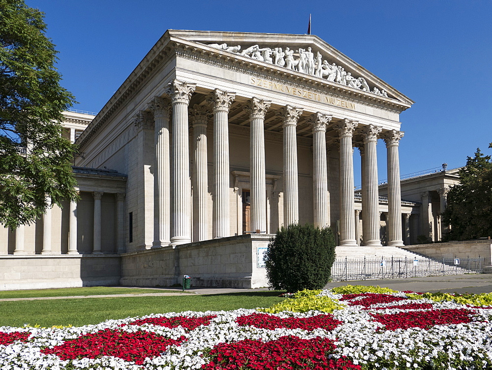 Fine Arts Museum, Heroes Square, Budapest, Hungary, Europe