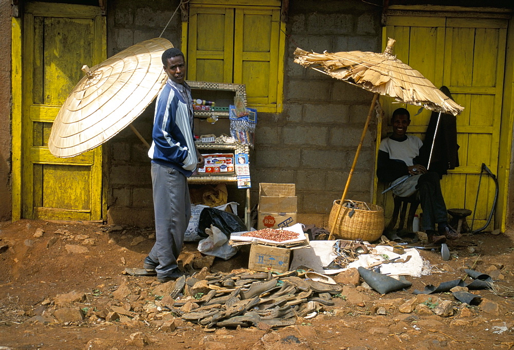 Street scene in village in southern Ethiopia, Ethiopia, Africa