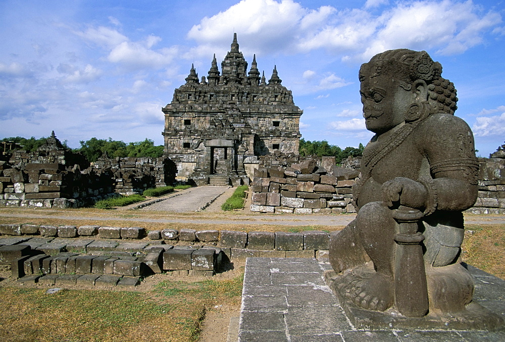 Dwarapala (temple guardian) standing in the Plaosan Lor compound, Plaosan Temples, near Prambanan, island of Java, Indonesia, Southeast Asia, Asia