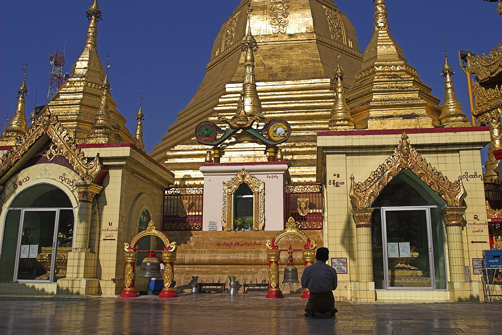 Worshipper at Sule Pagoda, Yangon (Rangoon), Myanmar (Burma), Asia