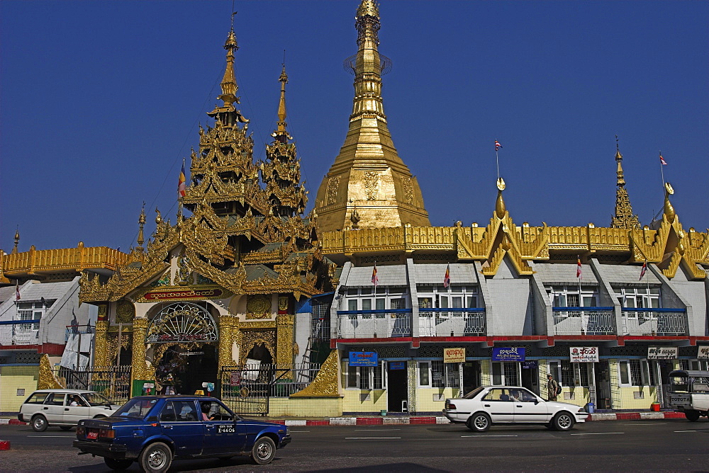 Sule Pagoda, Yangon (Rangoon), Myanmar (Burma), Asia