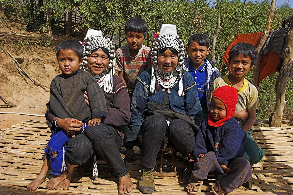 Nun Lin Kong village (Akha Tribe), Akha ladies and children, Kengtung (Kyaing Tong), Shan State, Myanmar (Burma), Asia