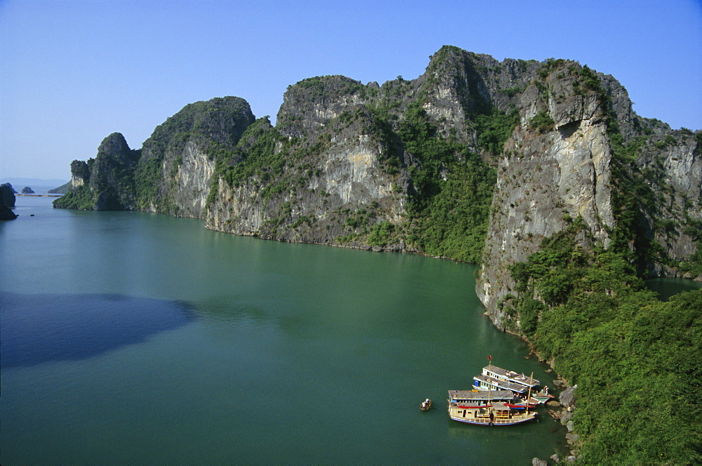 Ha Long (Ha-Long) Bay, UNESCO World Heritage Site, Vietnam, Indochina, Southeast Asia, Asia