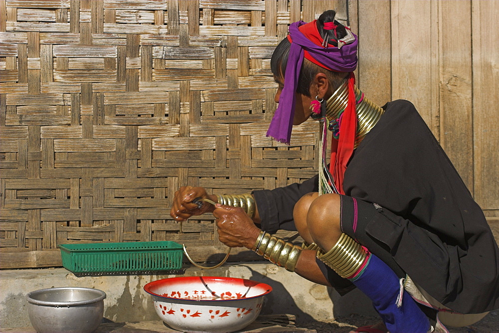 Padaung lady washing brass band, Shan State, Myanmar (Burma), Asia