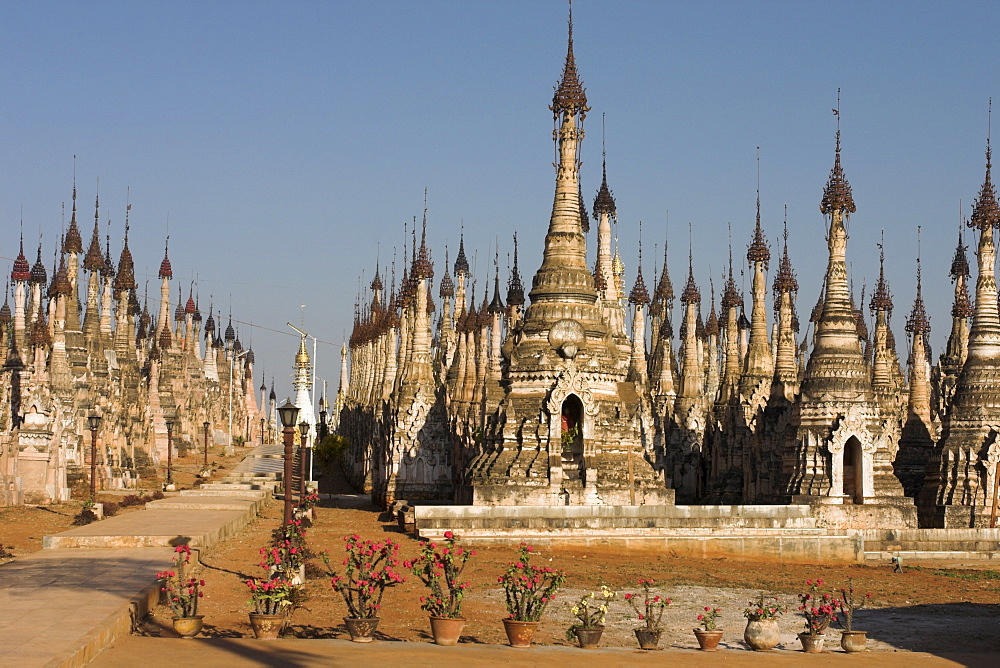 Kakku Buddhist Ruins, said to contain over two thousand brick and laterite stupas, some dating from the 12th century, Shan State, Myanmar (Burma), Asia