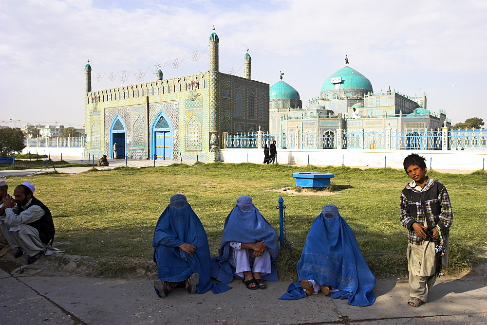 Street boy who sells necklaces for living and ladies in burquas, Shrine of Hazrat Ali, Mazar-I-Sharif, Afghanistan, Asia