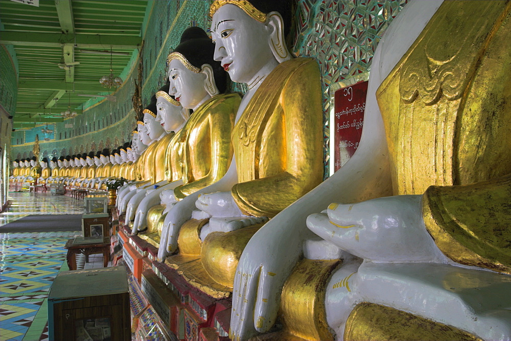 Buddha images, Umin Thounzeh (30 Caves), Sagaing, Sagaing Hill, near Mandalay, Myanmar (Burma), Asia