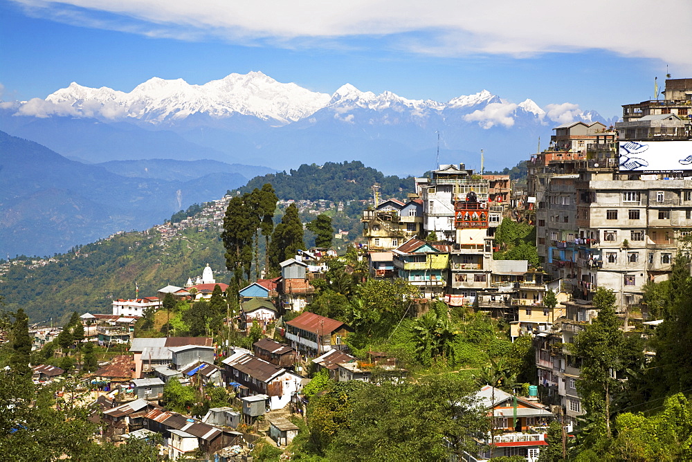 View of Darjeeling and Kanchenjunga, Kangchendzonga range from Merry Resorts, Darjeeling, West Bengal, India, Asia