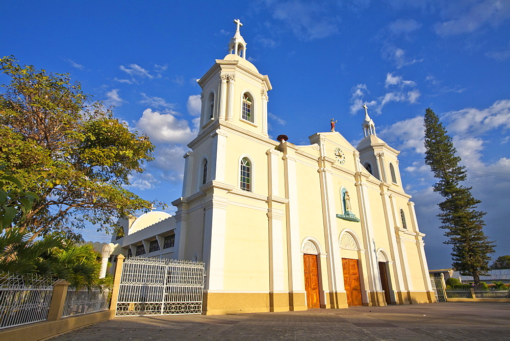 Cathedral, Park Central, Esteli, Nicaragua, Central America