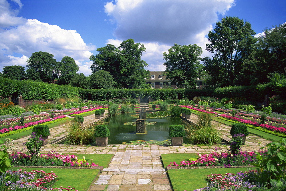 Sunken garden, Kensington Gardens, London, England, United Kingdom, Europe