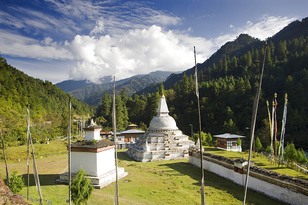 Chendebji Chorten between Wangdue Phodrang and Trongsa, Bhutan, Asia