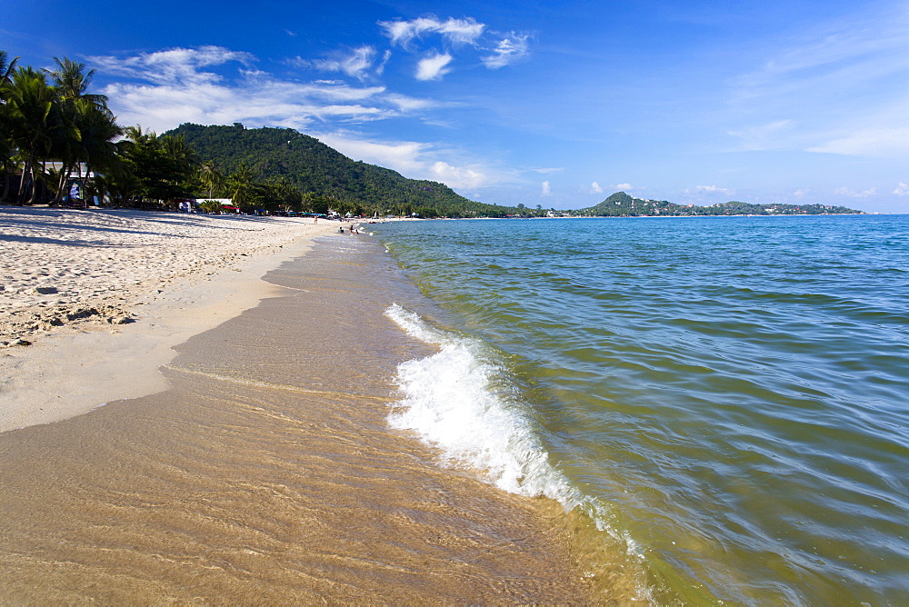 Waves lapping on Lamai Beach on the East Coast of Koh Samui, Thailand, Southeast Asia, Asia