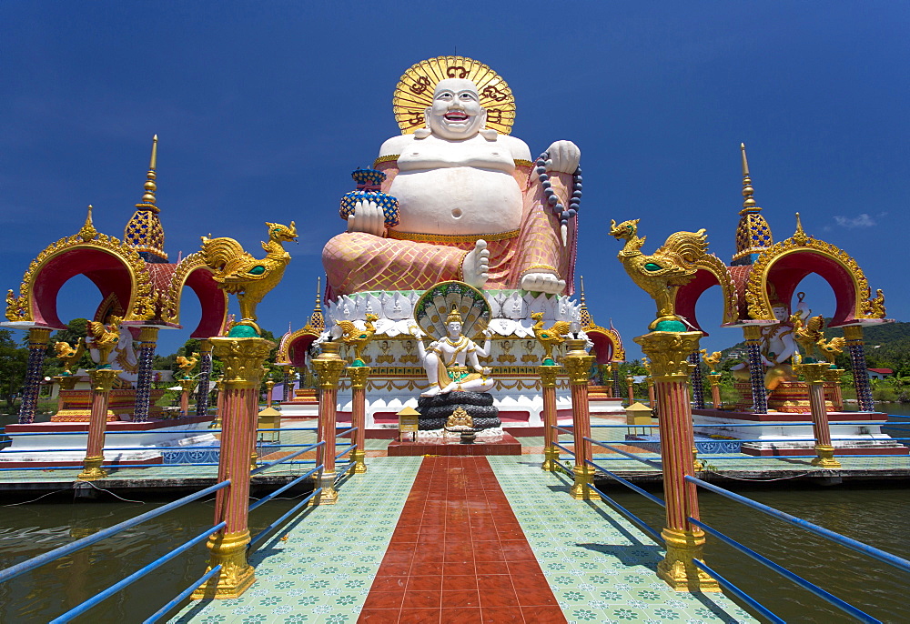 Giant Buddha image at Wat Plai Laem on the North East coast of Koh Samui, Thailand, Southeast Asia, Asia