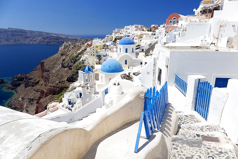 Classic view of the village of Oia with its blue domed churches and colourful houses, Oia, Santorini, Cyclades, Greek Islands, Greece, Europe