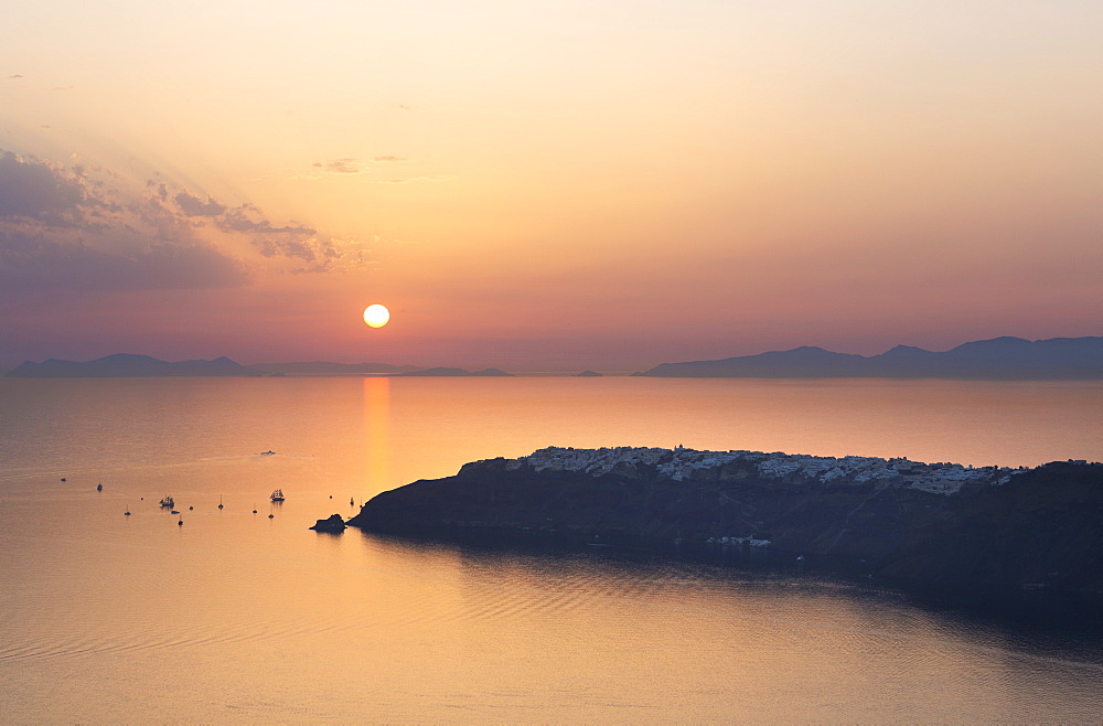 Sunset over Oia from Imerovigli, Santorini, Cyclades Islands, Greek Islands, Greece, Europe