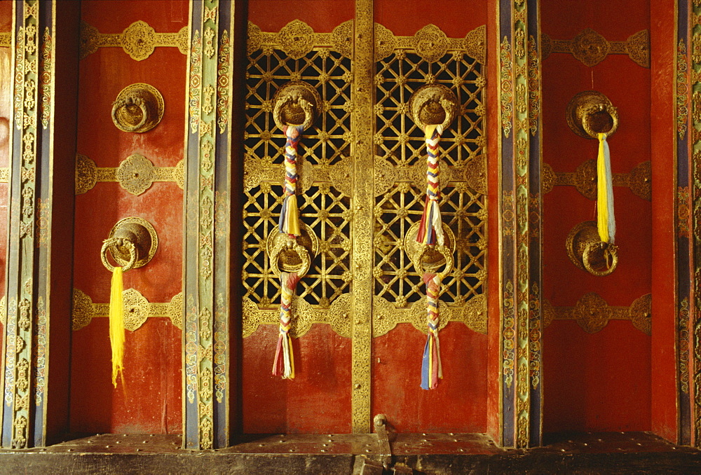 Detail of door in the Potala Palace, UNESCO World Heritage Site, Lhasa, Tibet, China, Asia