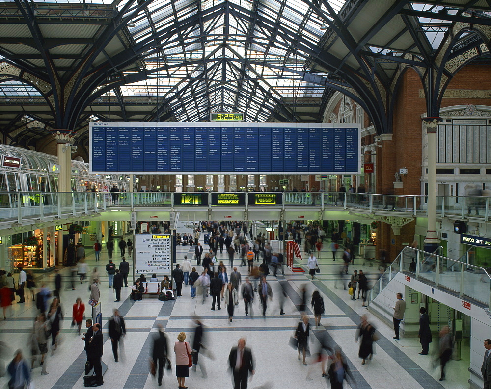 Passenger concourse at Liverpool Street station in London, England, United Kingdom, Europe