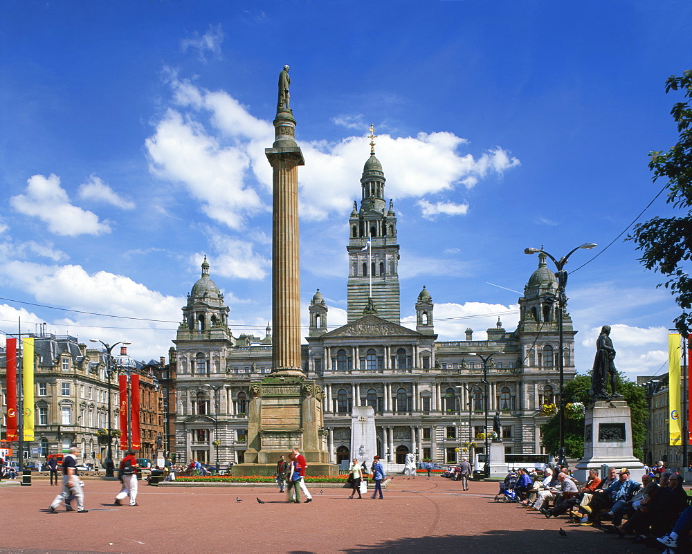 Glasgow Town Hall and monument, George Square, Glasgow, Strathclyde, Scotland, United Kingdom, Europe