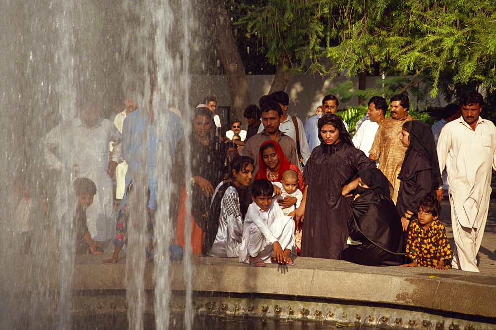 Family outing to the zoo, Lahore, Pakistan, Asia